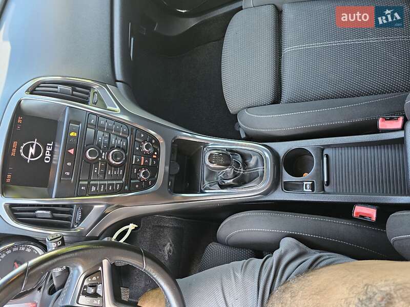 Универсал Opel Astra 2011 в Калуше