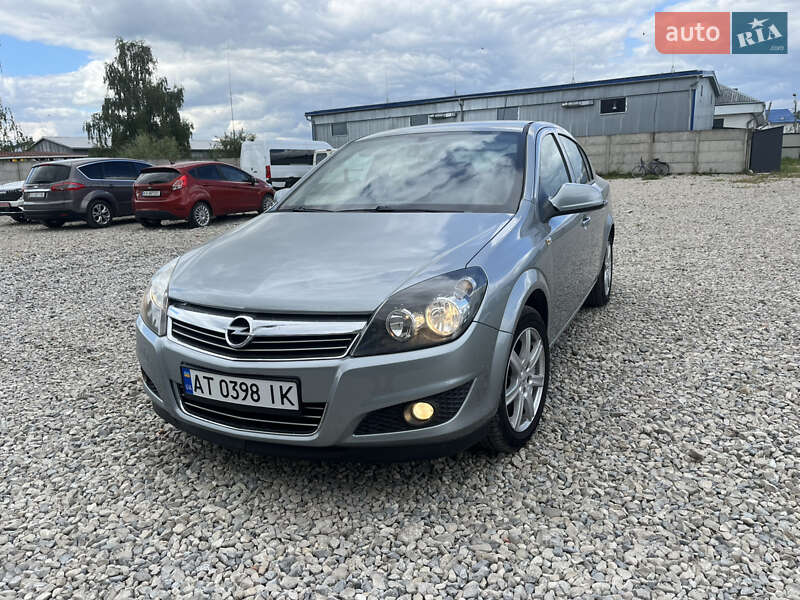 Седан Opel Astra 2011 в Калуші