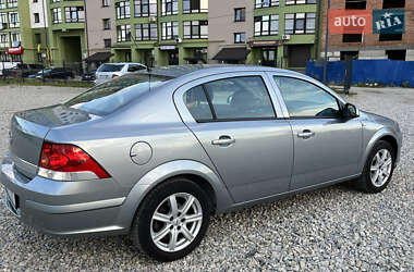 Седан Opel Astra 2011 в 
