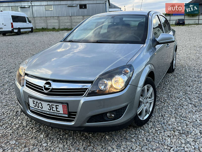 Седан Opel Astra 2011 в Калуші