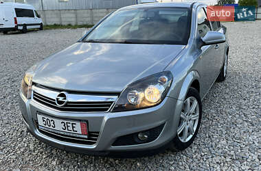 Седан Opel Astra 2011 в 