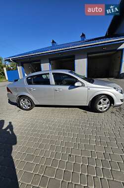 Седан Opel Astra 2011 в 