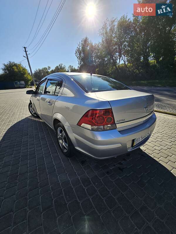Седан Opel Astra 2011 в Хмельницком