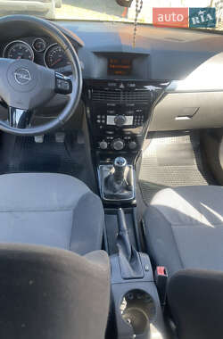 Универсал Opel Astra 2010 в 