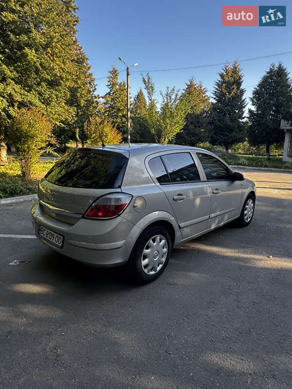 Хэтчбек Opel Astra 2006 в Дрогобыче