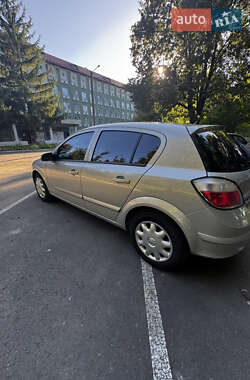 Хэтчбек Opel Astra 2006 в 