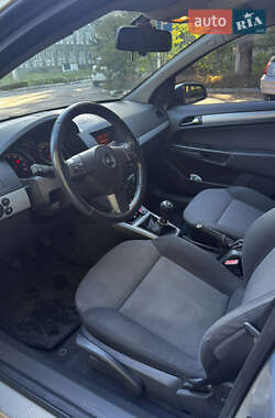 Хэтчбек Opel Astra 2006 в 
