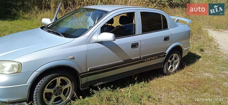 Седан Opel Astra 2005 в Кременчуге