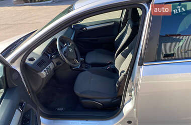Универсал Opel Astra 2010 в 