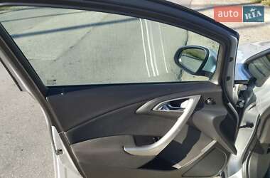 Хэтчбек Opel Astra 2010 в 