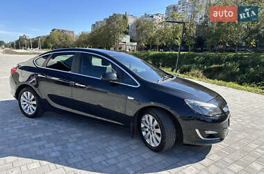 Седан Opel Astra 2012 в 