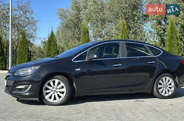 Седан Opel Astra 2012 в 