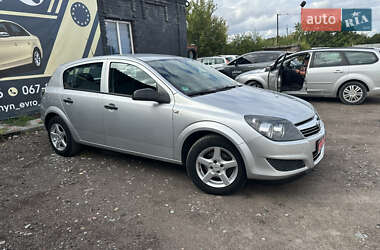Хетчбек Opel Astra 2009 в 