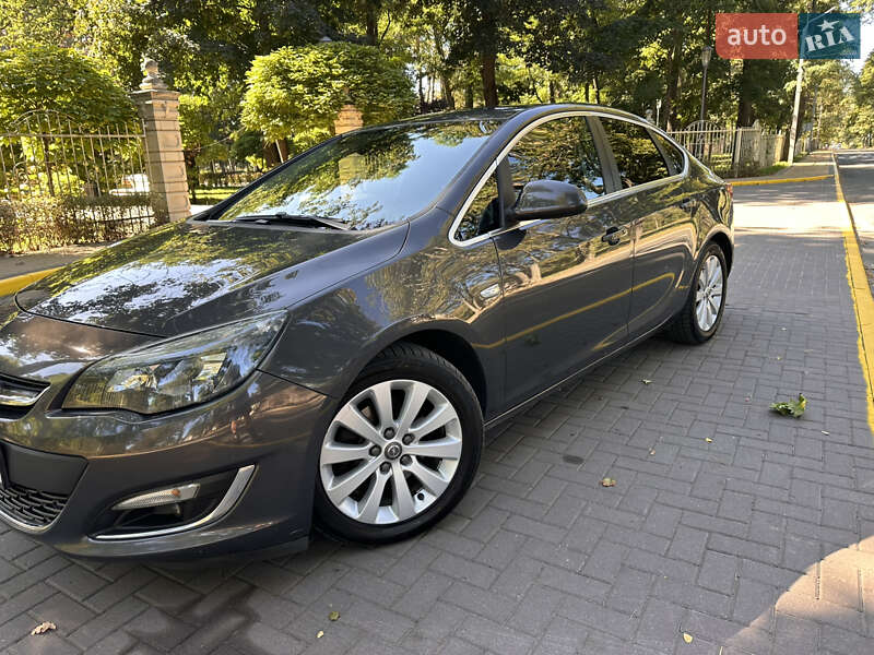 Седан Opel Astra 2013 в Киеве