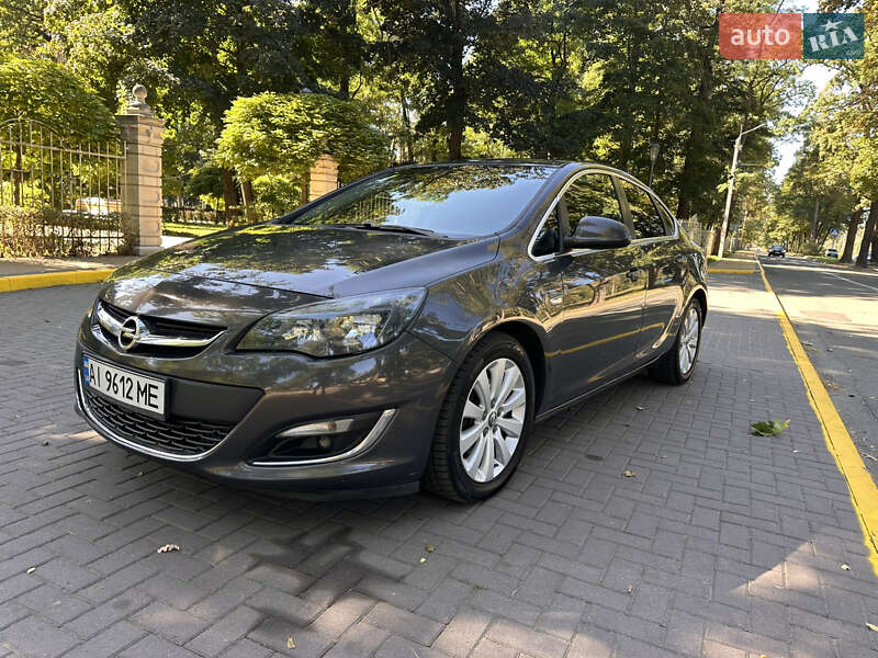 Седан Opel Astra 2013 в Киеве