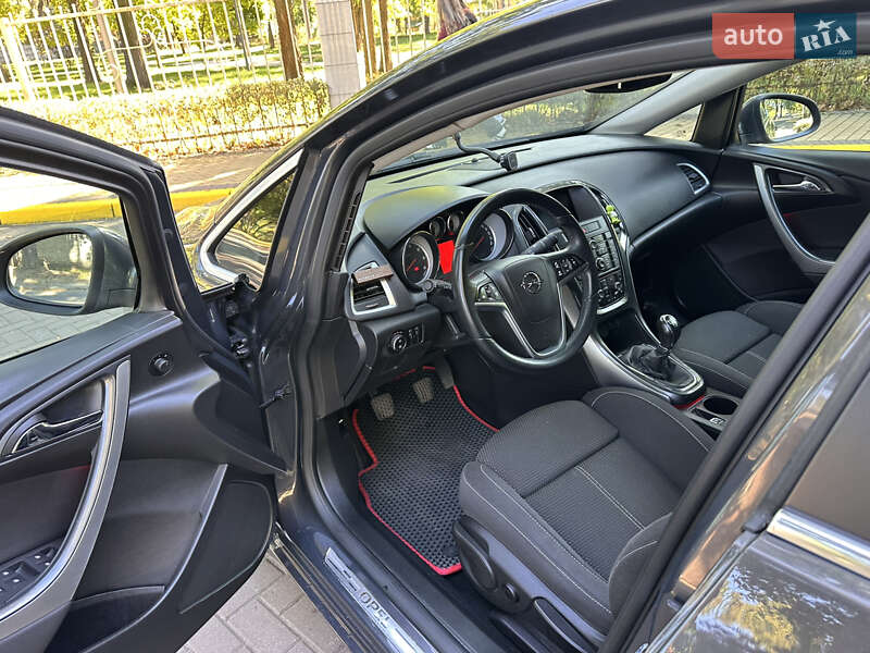 Седан Opel Astra 2013 в Киеве