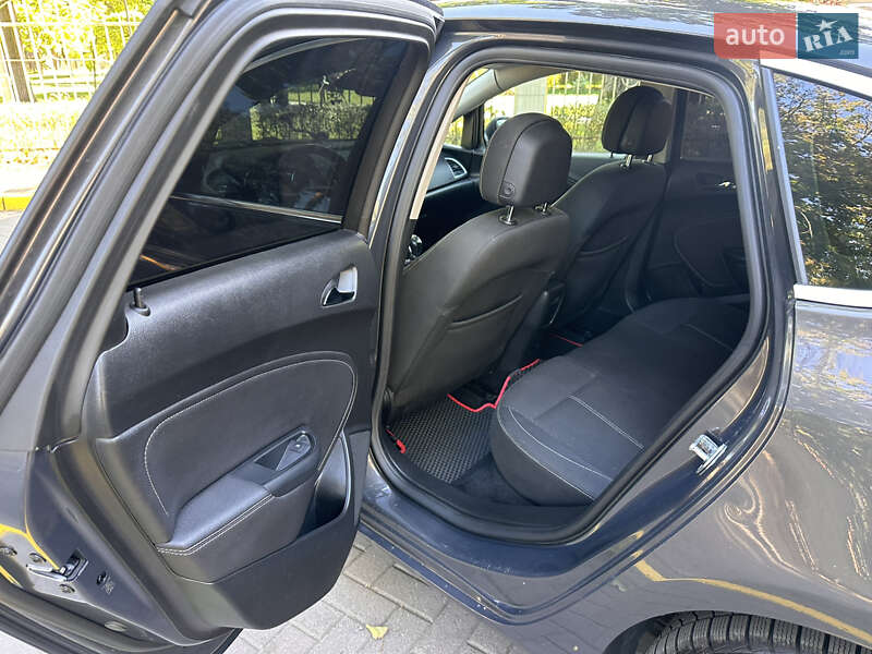 Седан Opel Astra 2013 в Киеве