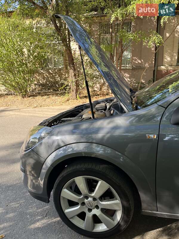 Универсал Opel Astra 2004 в Николаеве