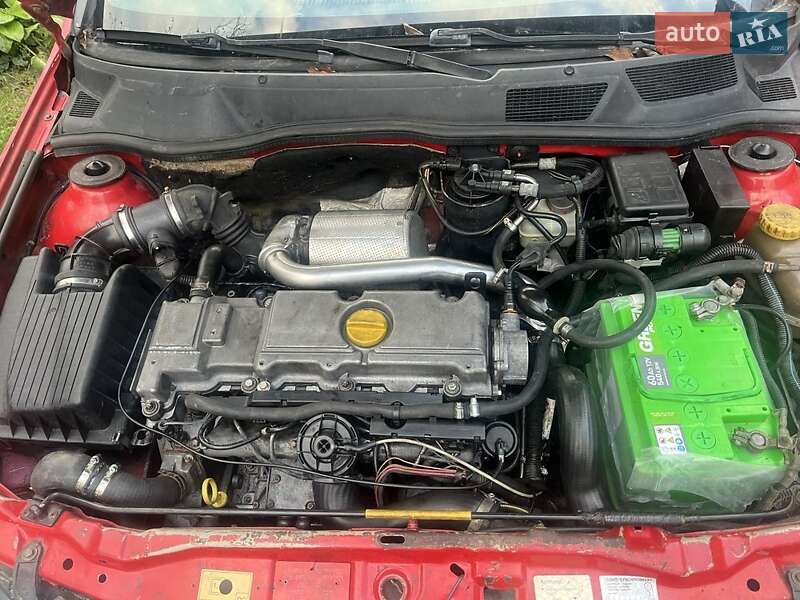 Универсал Opel Astra 2001 в Хусте