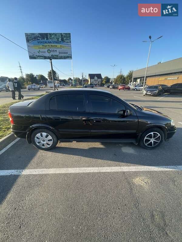 Седан Opel Astra 2008 в Гайсине