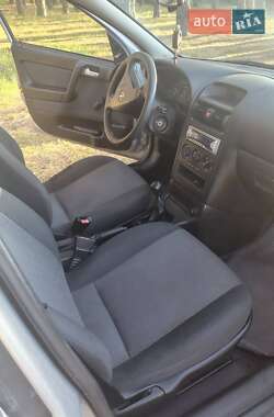 Седан Opel Astra 2005 в 