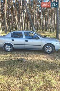 Седан Opel Astra 2005 в 