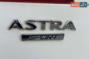 Универсал Opel Astra 2011 в 