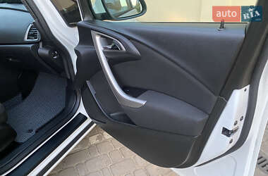 Универсал Opel Astra 2011 в 