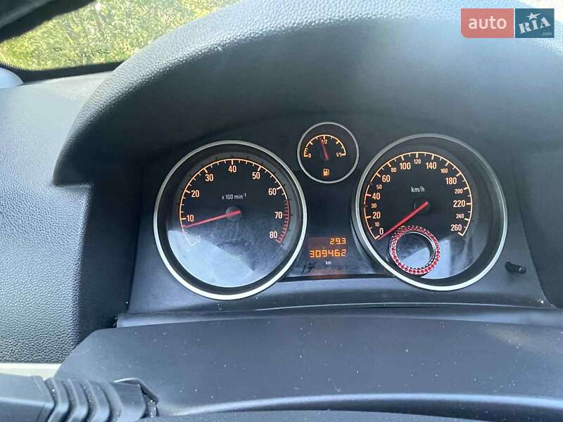 Купе Opel Astra 2008 в Львове
