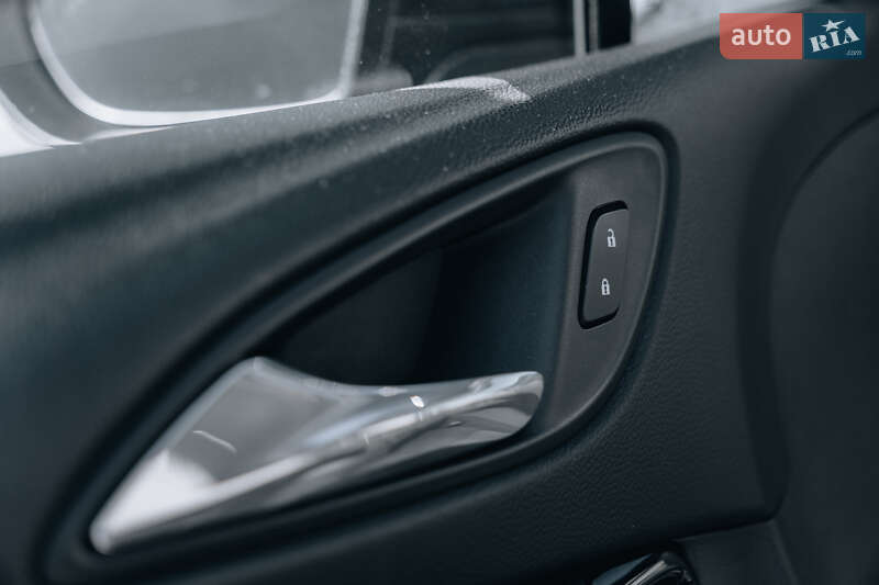 Универсал Opel Astra 2018 в Киеве фото 26 Универсал Opel Astra 2018 в Киеве