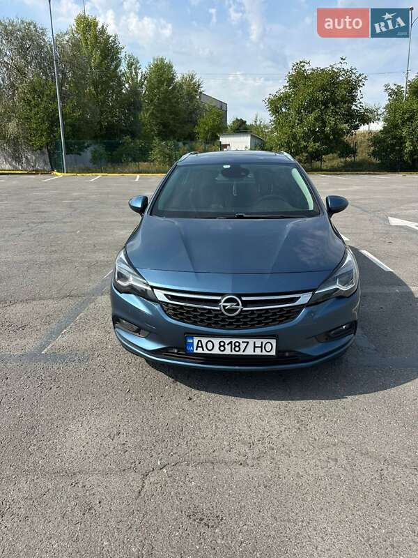 Универсал Opel Astra 2016 в Ужгороде