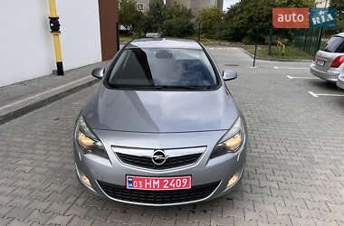 Хэтчбек Opel Astra 2010 в 