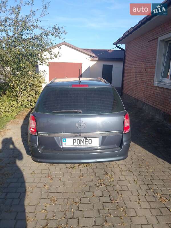 Універсал Opel Astra 2008 в Луцьку