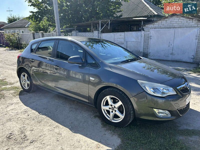 Хэтчбек Opel Astra 2010 в Черкассах