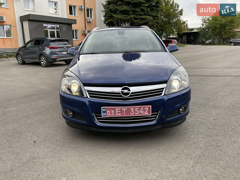 Универсал Opel Astra 2010 в Ровно
