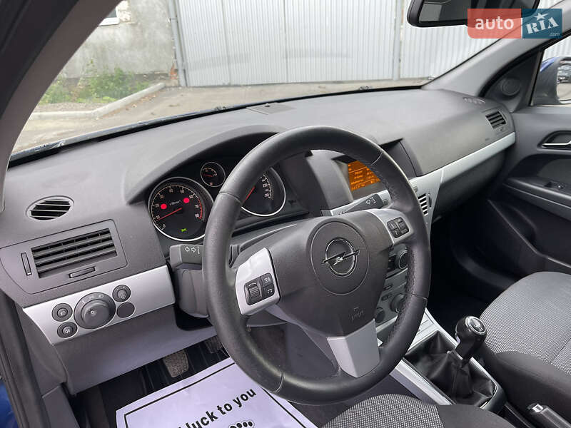 Универсал Opel Astra 2010 в Ровно