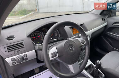 Универсал Opel Astra 2010 в 