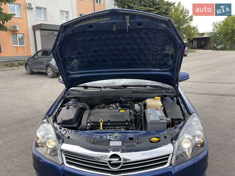 Универсал Opel Astra 2010 в Ровно