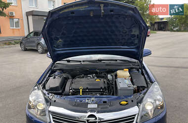 Универсал Opel Astra 2010 в 