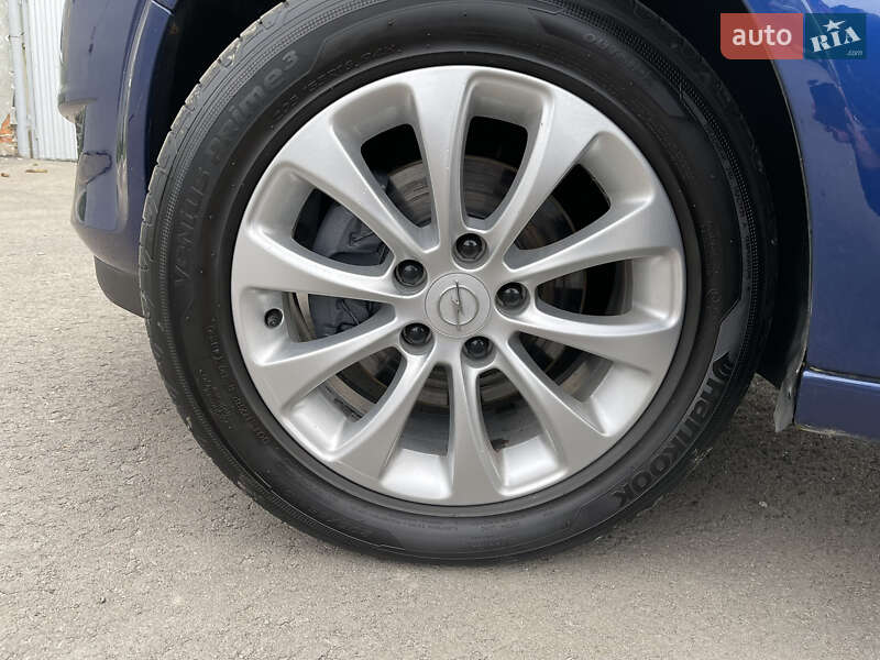 Универсал Opel Astra 2010 в Ровно