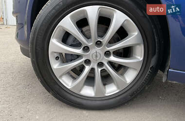Универсал Opel Astra 2010 в 