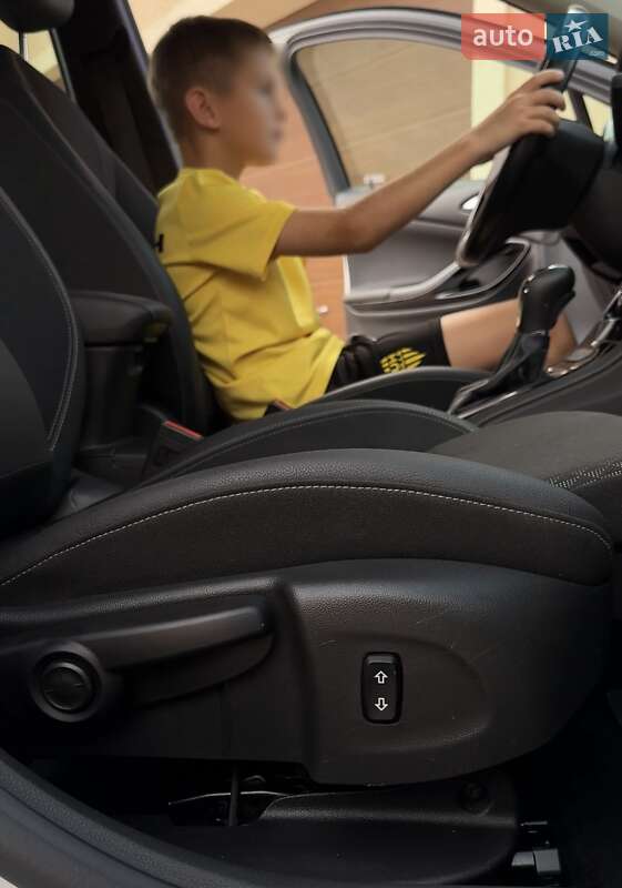 Универсал Opel Astra 2017 в Звягеле