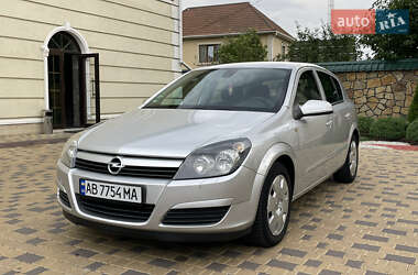 Хэтчбек Opel Astra 2004 в 