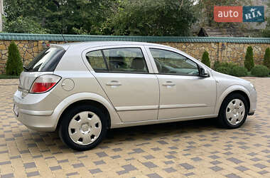 Хэтчбек Opel Astra 2004 в 