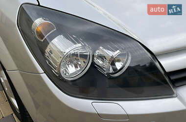 Хэтчбек Opel Astra 2004 в 