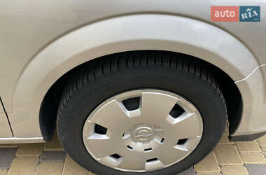 Хэтчбек Opel Astra 2004 в 