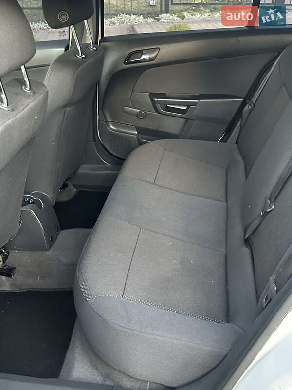 Седан Opel Astra 2012 в Прилуках