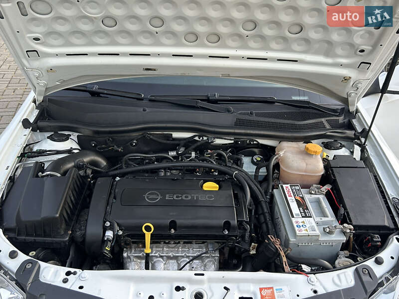 Седан Opel Astra 2012 в Прилуках