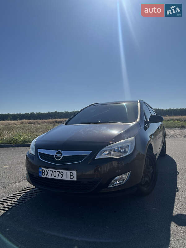 Универсал Opel Astra 2011 в 