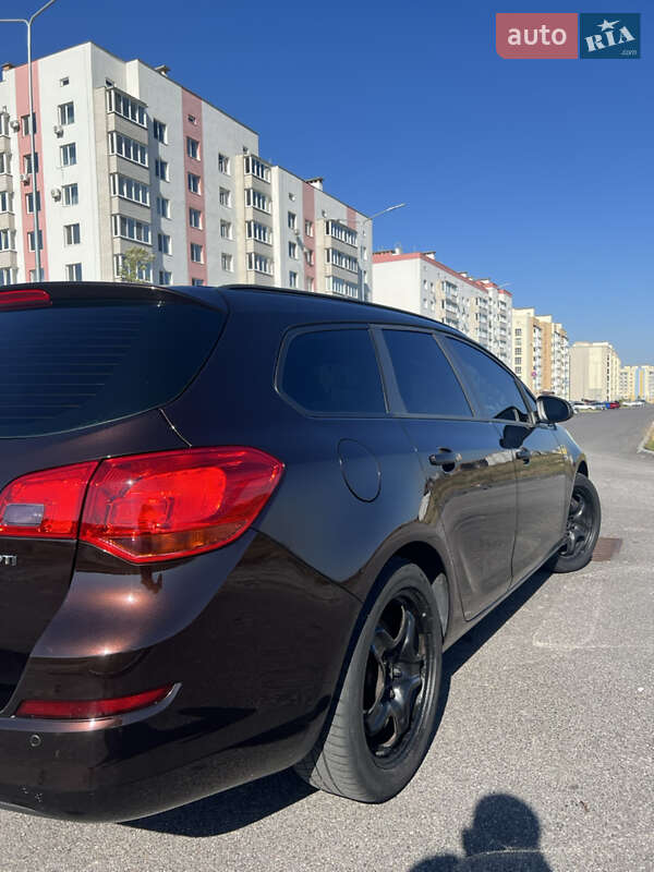 Универсал Opel Astra 2011 в Виннице